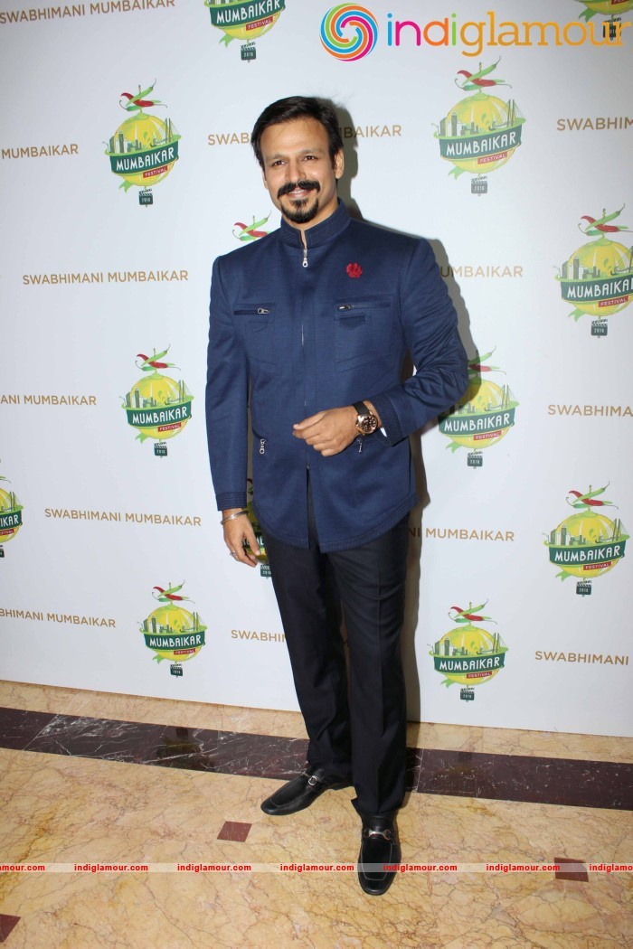 Ajay Devgan Kajol Govinda And Vivek Oberoi At The Swabhimani Mumbaikar Awards Event hd photo