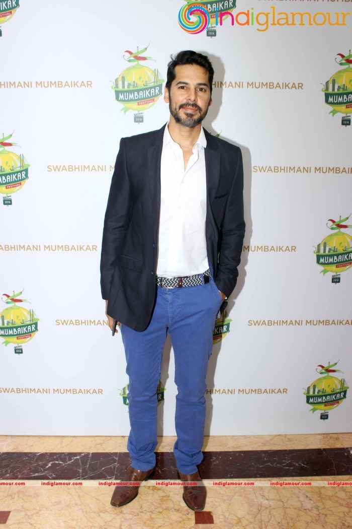 Ajay Devgan Kajol Govinda And Vivek Oberoi At The Swabhimani Mumbaikar Awards Event hd photo
