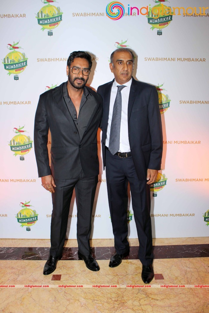 Ajay Devgan Kajol Govinda And Vivek Oberoi At The Swabhimani Mumbaikar Awards Event hd photo