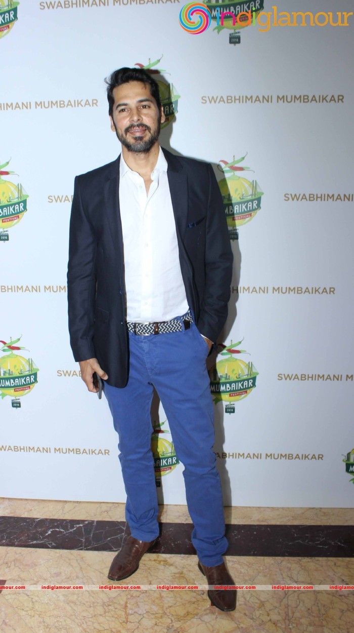 Ajay Devgan Kajol Govinda And Vivek Oberoi At The Swabhimani Mumbaikar Awards Event hd photo