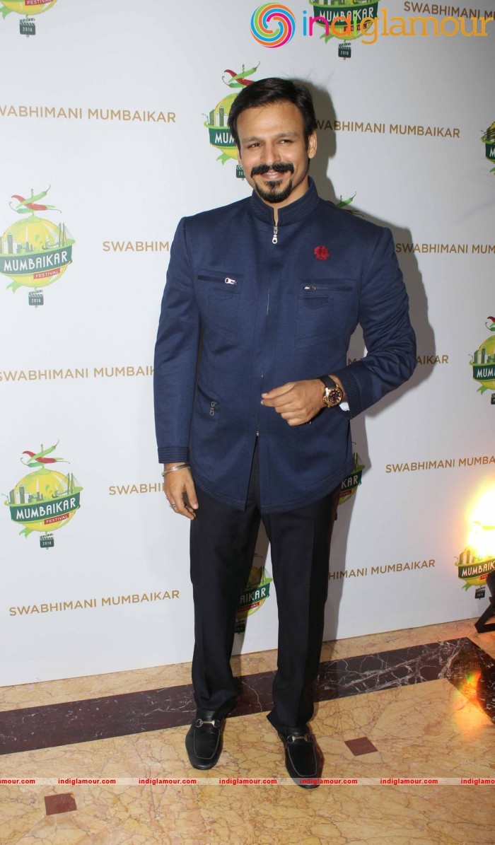 Ajay Devgan Kajol Govinda And Vivek Oberoi At The Swabhimani Mumbaikar Awards Event hd photo