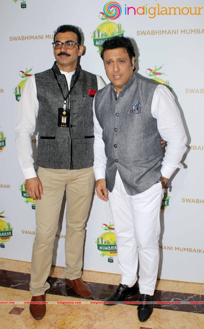 Ajay Devgan Kajol Govinda And Vivek Oberoi At The Swabhimani Mumbaikar Awards Event hd photo
