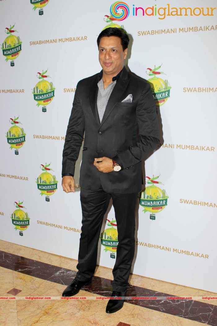 Ajay Devgan Kajol Govinda And Vivek Oberoi At The Swabhimani Mumbaikar Awards Event hd photo