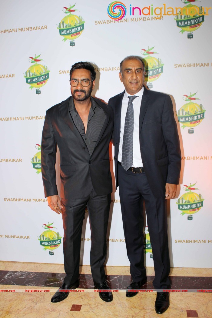 Ajay Devgan Kajol Govinda And Vivek Oberoi At The Swabhimani Mumbaikar Awards Event hd photo