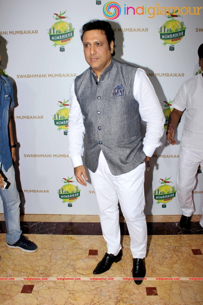 Ajay Devgan Kajol Govinda And Vivek Oberoi At The Swabhimani Mumbaikar Awards Event hd photo