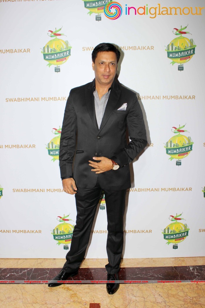 Ajay Devgan Kajol Govinda And Vivek Oberoi At The Swabhimani Mumbaikar Awards Event hd photo
