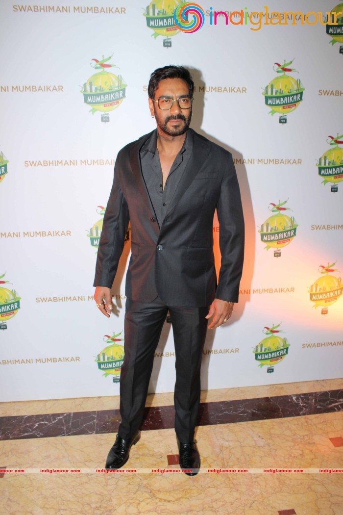 Ajay Devgan Kajol Govinda And Vivek Oberoi At The Swabhimani Mumbaikar Awards Event hd photo