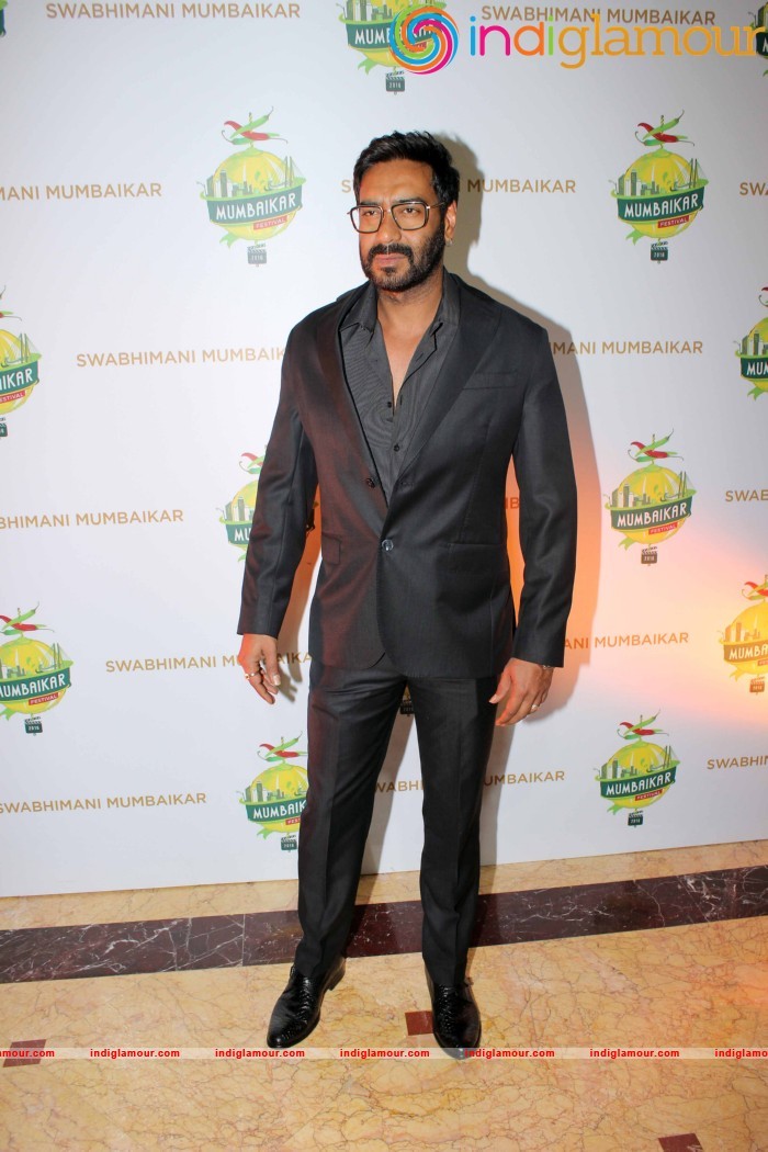 Ajay Devgan Kajol Govinda And Vivek Oberoi At The Swabhimani Mumbaikar Awards Event hd photo