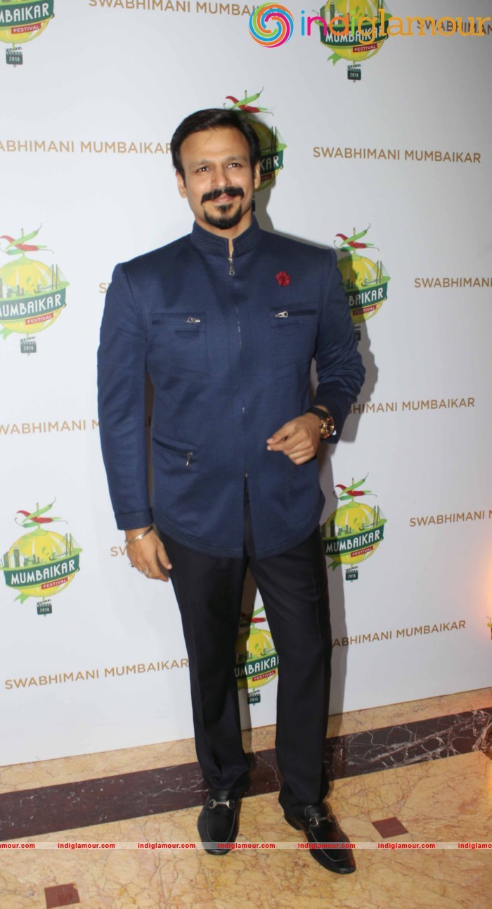 Ajay Devgan Kajol Govinda And Vivek Oberoi At The Swabhimani Mumbaikar Awards Event hd photo