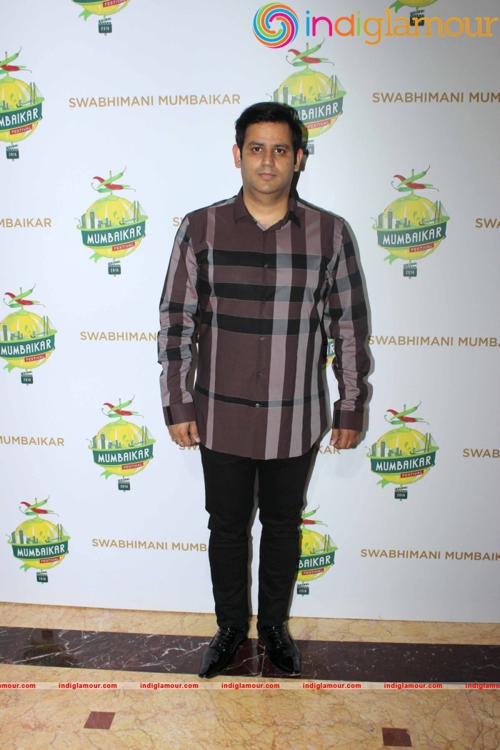Ajay Devgan Kajol Govinda And Vivek Oberoi At The Swabhimani Mumbaikar Awards Event hd photo