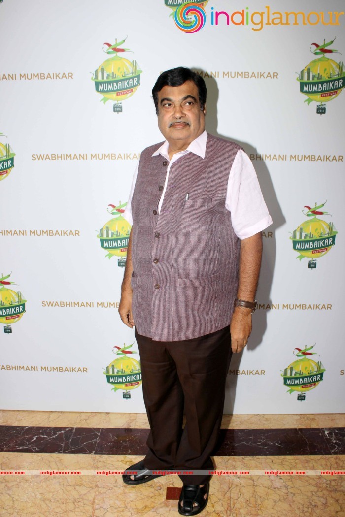 Ajay Devgan Kajol Govinda And Vivek Oberoi At The Swabhimani Mumbaikar Awards Event hd photo