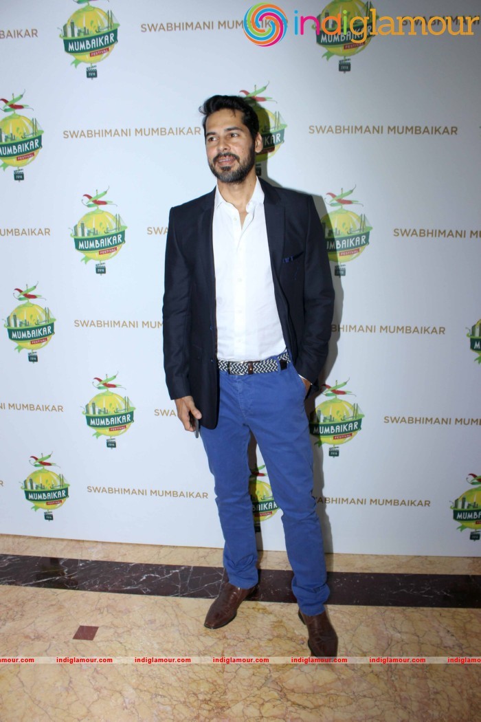 Ajay Devgan Kajol Govinda And Vivek Oberoi At The Swabhimani Mumbaikar Awards Event hd photo