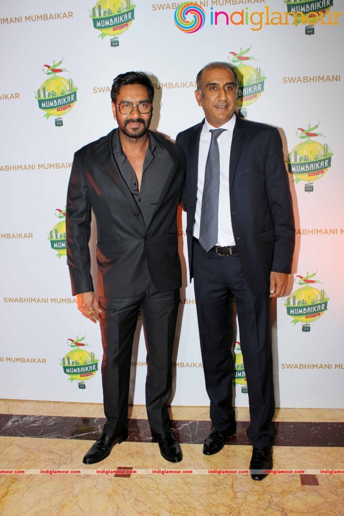 Ajay Devgan Kajol Govinda And Vivek Oberoi At The Swabhimani Mumbaikar Awards Event hd photo
