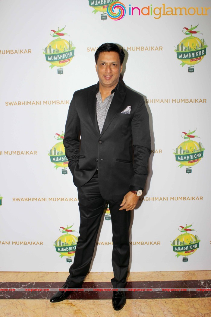 Ajay Devgan Kajol Govinda And Vivek Oberoi At The Swabhimani Mumbaikar Awards Event hd photo