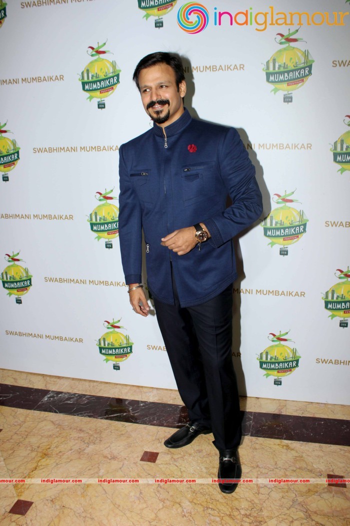 Ajay Devgan Kajol Govinda And Vivek Oberoi At The Swabhimani Mumbaikar Awards Event hd photo