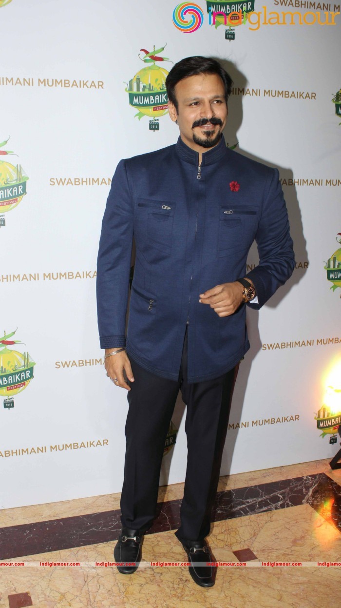 Ajay Devgan Kajol Govinda And Vivek Oberoi At The Swabhimani Mumbaikar Awards Event hd photo