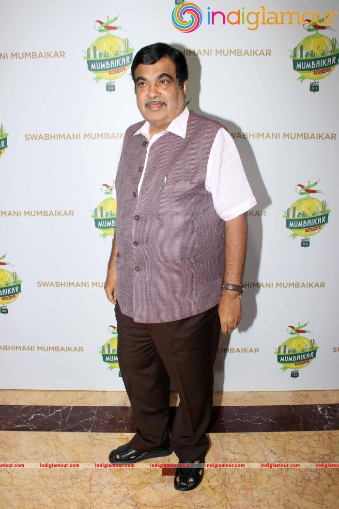 Ajay Devgan Kajol Govinda And Vivek Oberoi At The Swabhimani Mumbaikar Awards Event hd photo