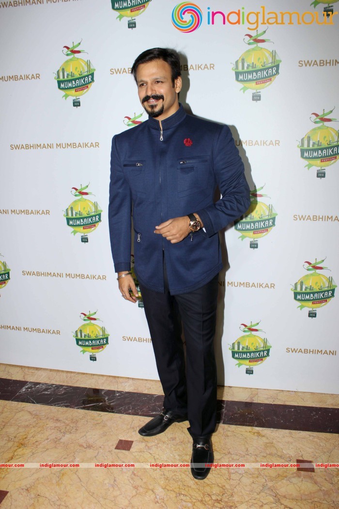 Ajay Devgan Kajol Govinda And Vivek Oberoi At The Swabhimani Mumbaikar Awards Event hd photo