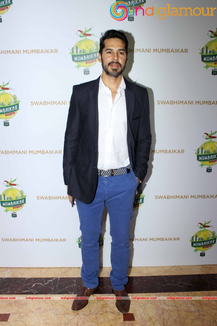 Ajay Devgan Kajol Govinda And Vivek Oberoi At The Swabhimani Mumbaikar Awards Event hd photo