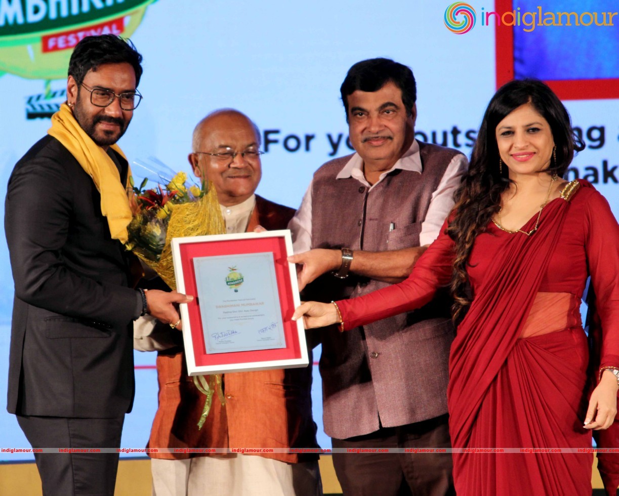 Ajay Devgan Kajol Govinda And Vivek Oberoi At The Swabhimani Mumbaikar Awards Event hd photo