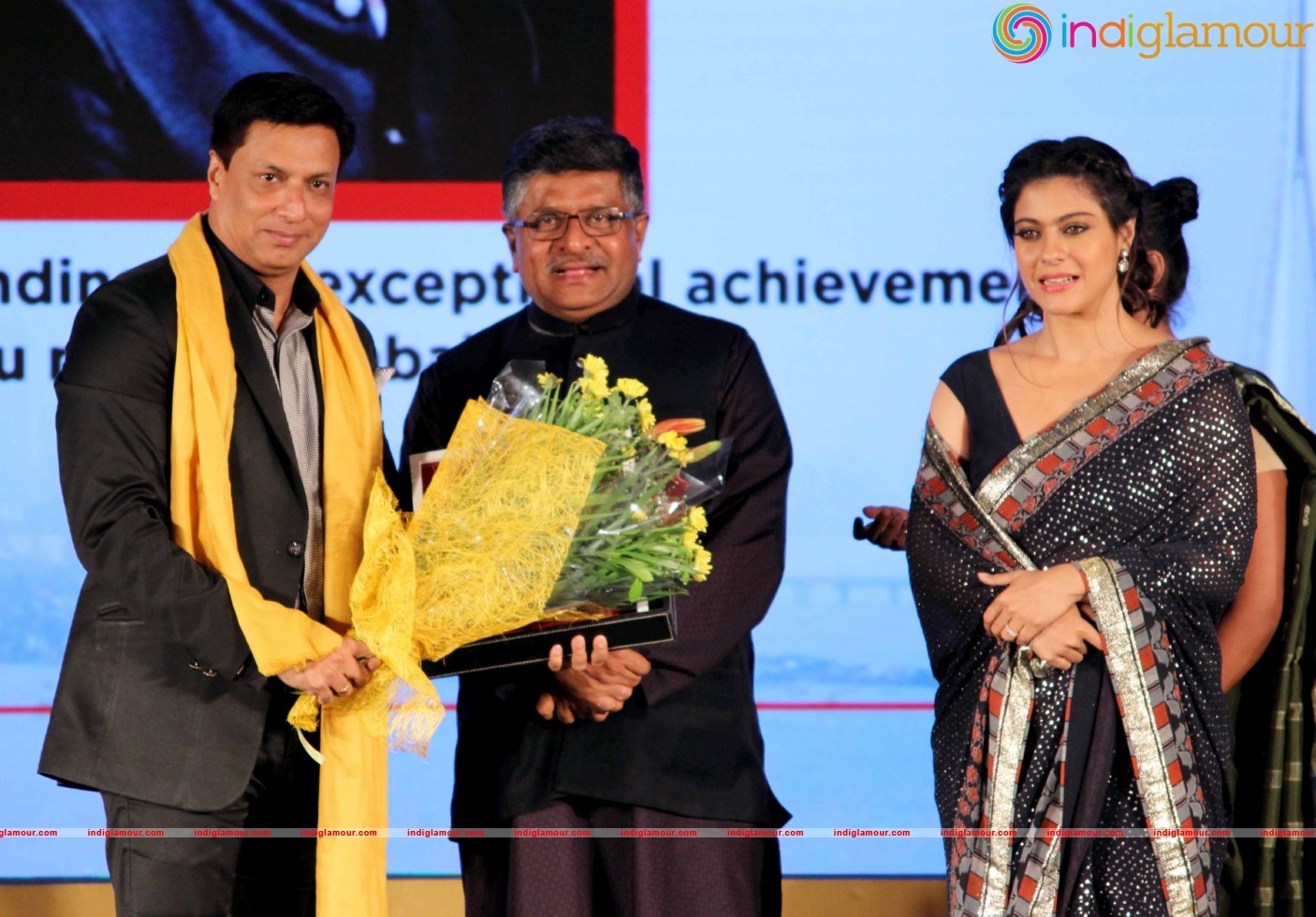 Ajay Devgan Kajol Govinda And Vivek Oberoi At The Swabhimani Mumbaikar Awards Event hd photo