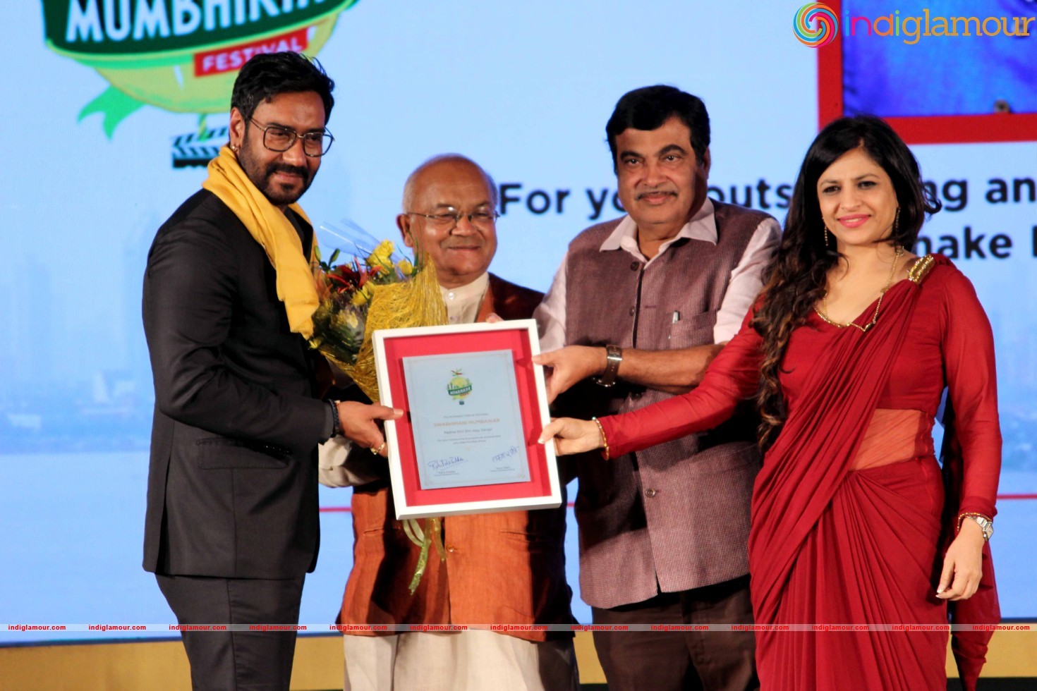 Ajay Devgan Kajol Govinda And Vivek Oberoi At The Swabhimani Mumbaikar Awards Event hd photo