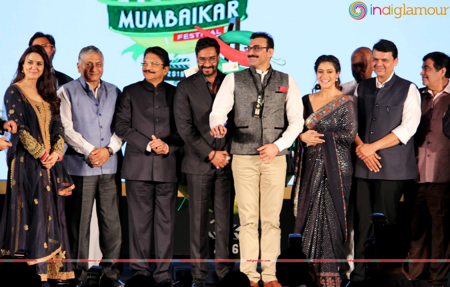Ajay Devgan Kajol Govinda And Vivek Oberoi At The Swabhimani Mumbaikar Awards Event hd photo