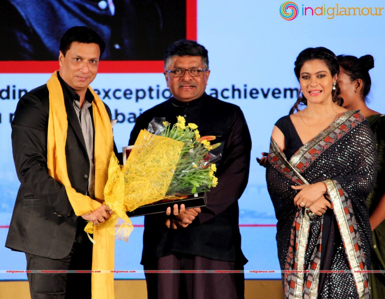Ajay Devgan Kajol Govinda And Vivek Oberoi At The Swabhimani Mumbaikar Awards Event hd photo