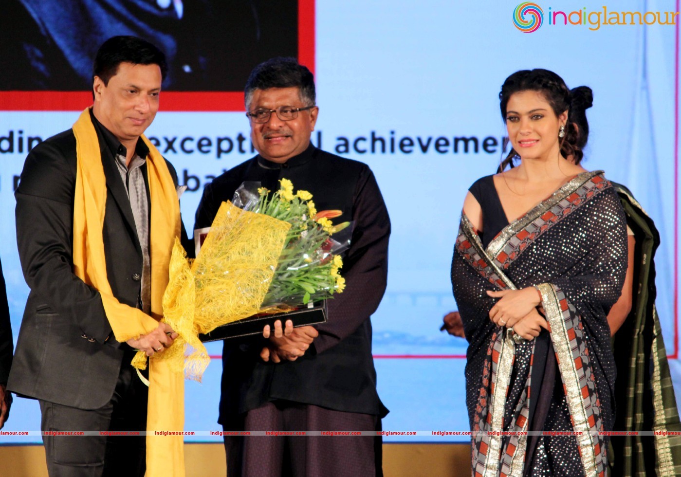 Ajay Devgan Kajol Govinda And Vivek Oberoi At The Swabhimani Mumbaikar Awards Event hd photo