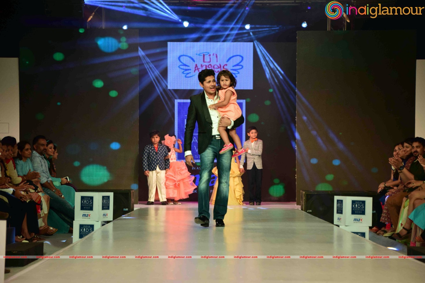 Nawazuddin Siddiqui And Vishal Malhotra Show Stopper For The Brand Nauti Nati Event hd photo