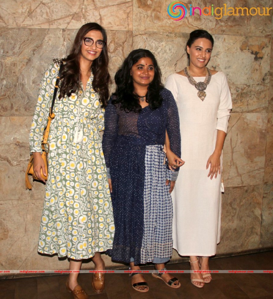 Special Screening Of Nil Battey Sannata For Sonam Kapoor At Lightbox Event hd photo