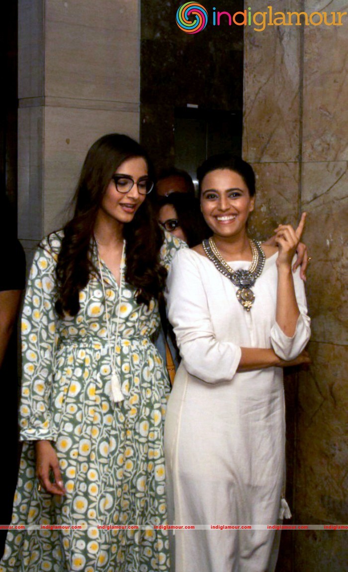 Special Screening Of Nil Battey Sannata For Sonam Kapoor At Lightbox Event hd photo