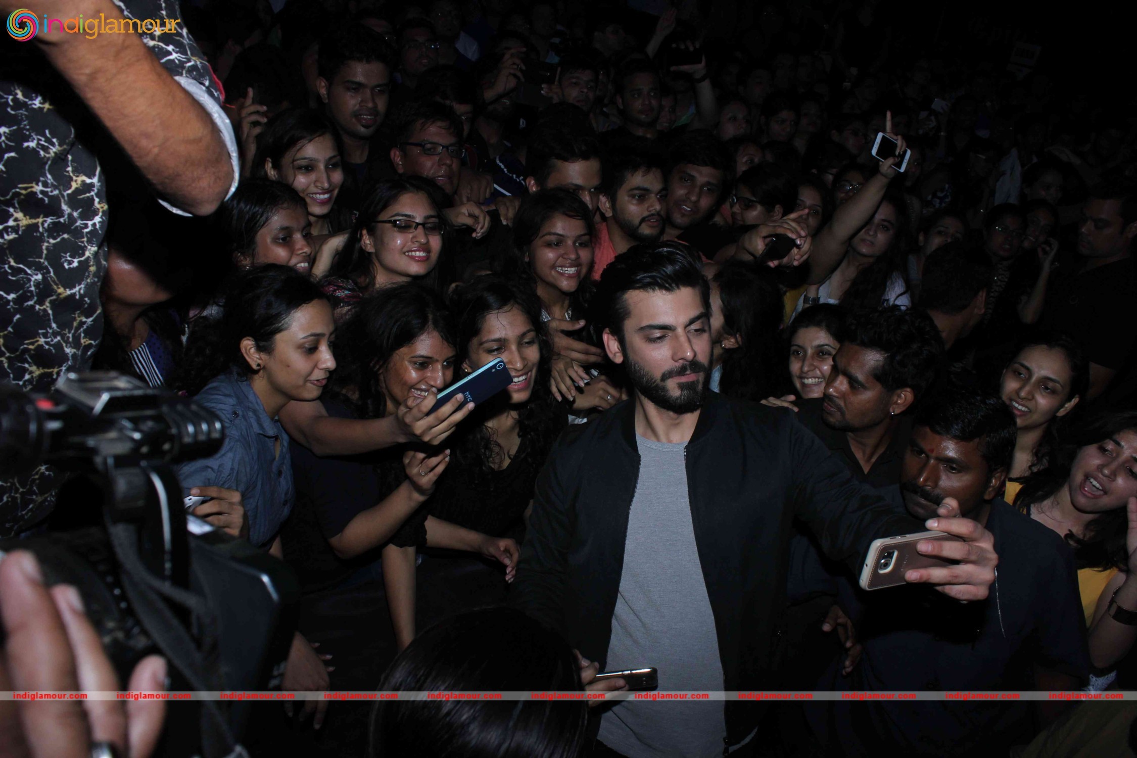 Promotion of Film Kapoor and Sons at Mithibai College Event hd photo
