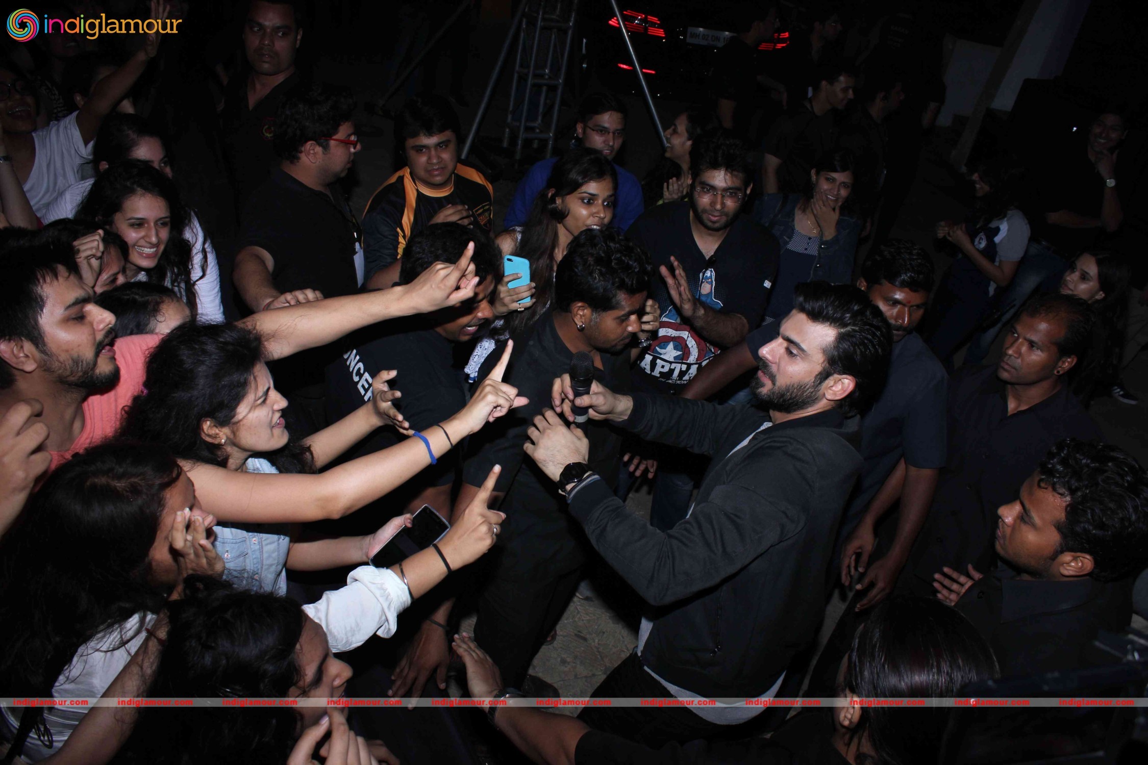 Promotion of Film Kapoor and Sons at Mithibai College Event hd photo