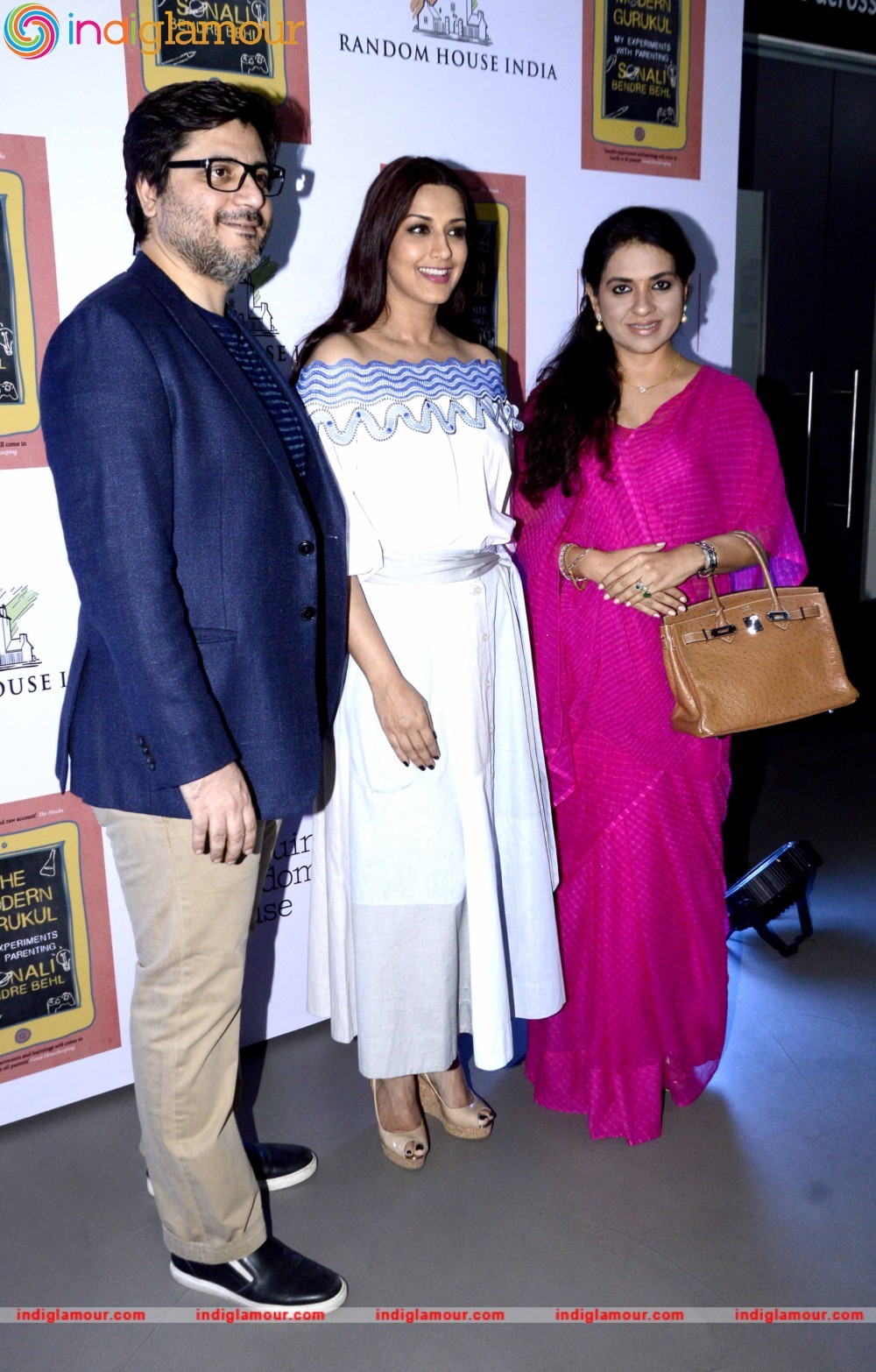 Success Party of Sonali Bendre Book The Modern Gurukul My Experiments with Parenting Event hd photo