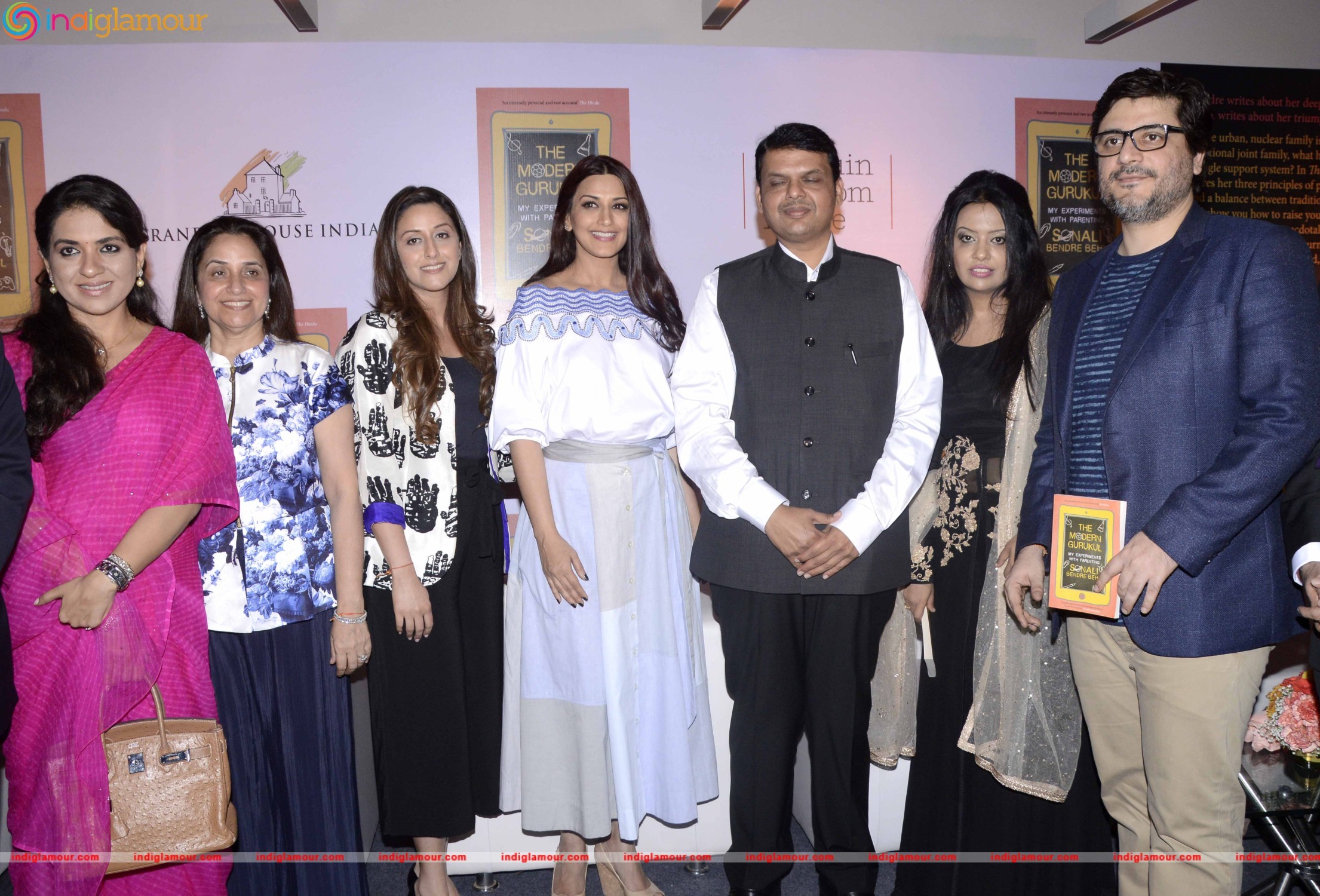 Success Party of Sonali Bendre Book The Modern Gurukul My Experiments with Parenting Event hd photo
