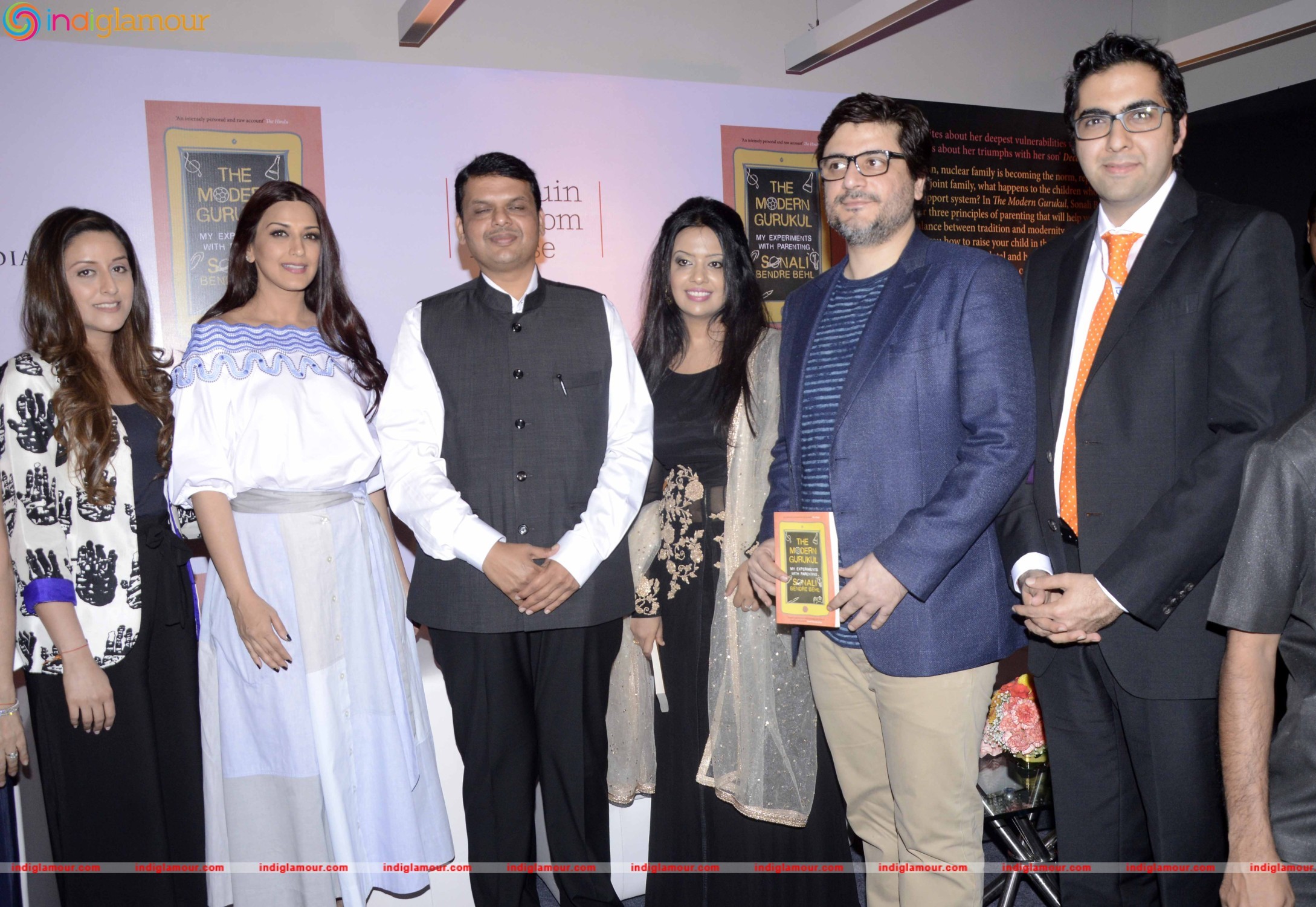 Success Party of Sonali Bendre Book The Modern Gurukul My Experiments with Parenting Event hd photo