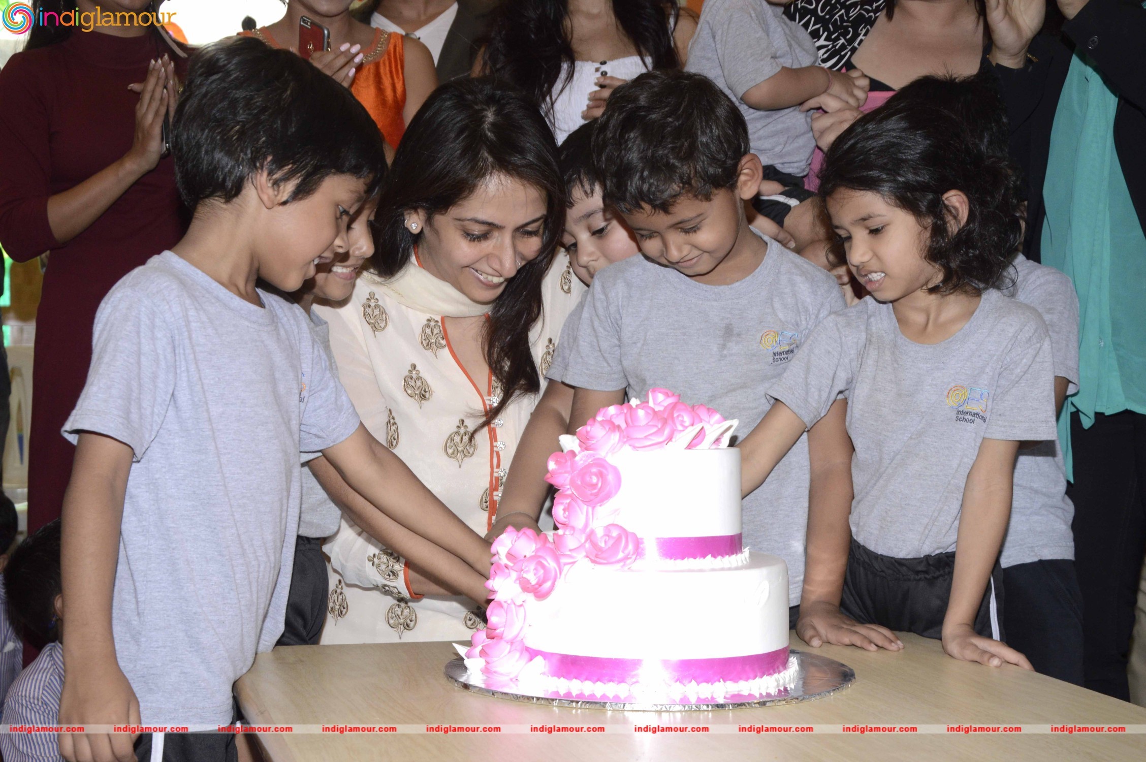 Actor Mrunal Jain Spend Some Good Time with NGO Dilkhush Special Children Event hd photo