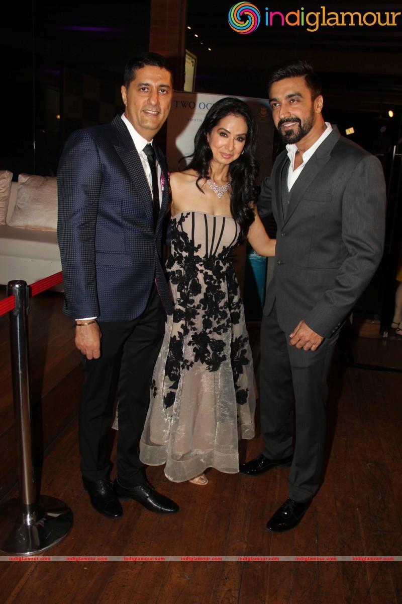 Gehna Jwellers Celebrates 30th Years With Karan Johar s New Line Event hd photo