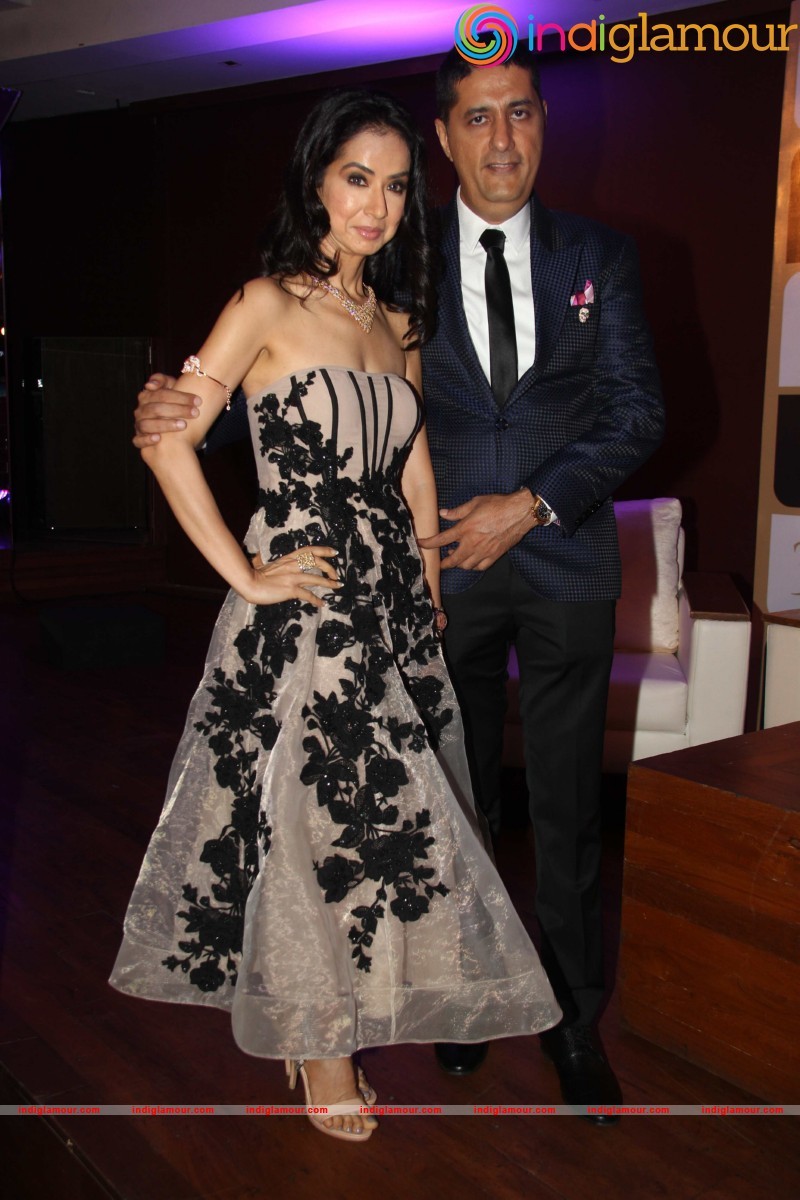 Gehna Jwellers Celebrates 30th Years With Karan Johar s New Line Event hd photo