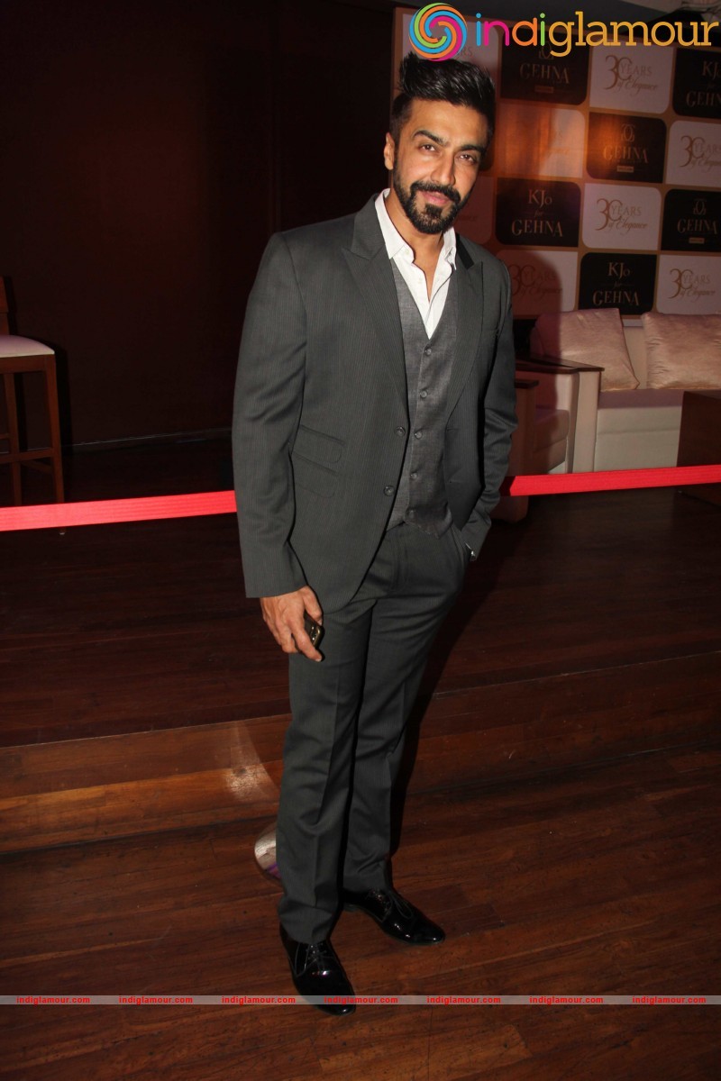 Gehna Jwellers Celebrates 30th Years With Karan Johar s New Line Event hd photo