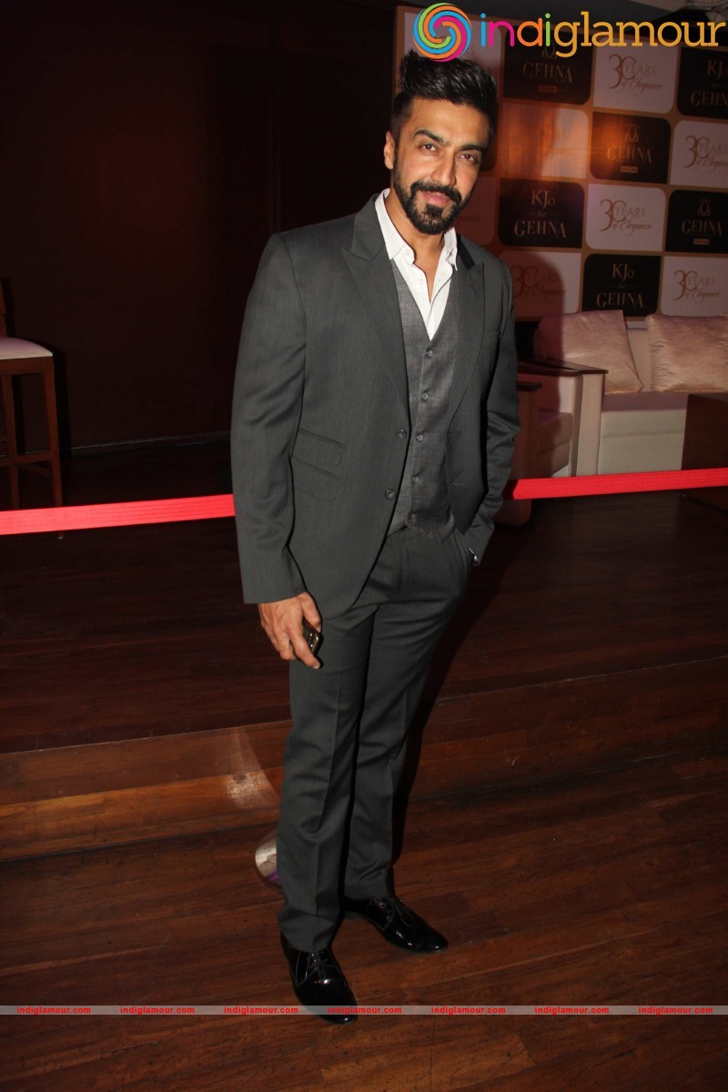 Gehna Jwellers Celebrates 30th Years With Karan Johar s New Line Event hd photo