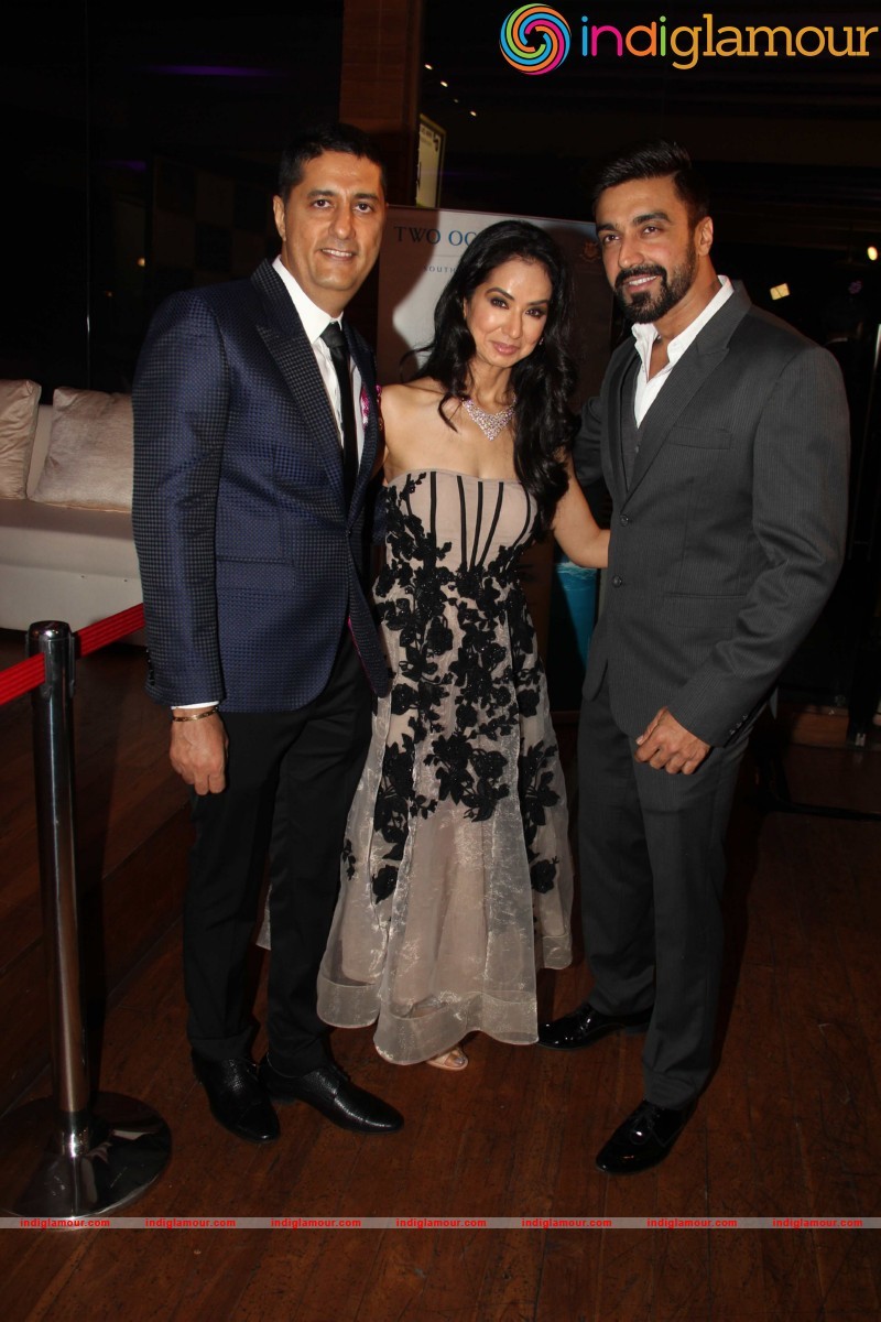 Gehna Jwellers Celebrates 30th Years With Karan Johar s New Line Event hd photo