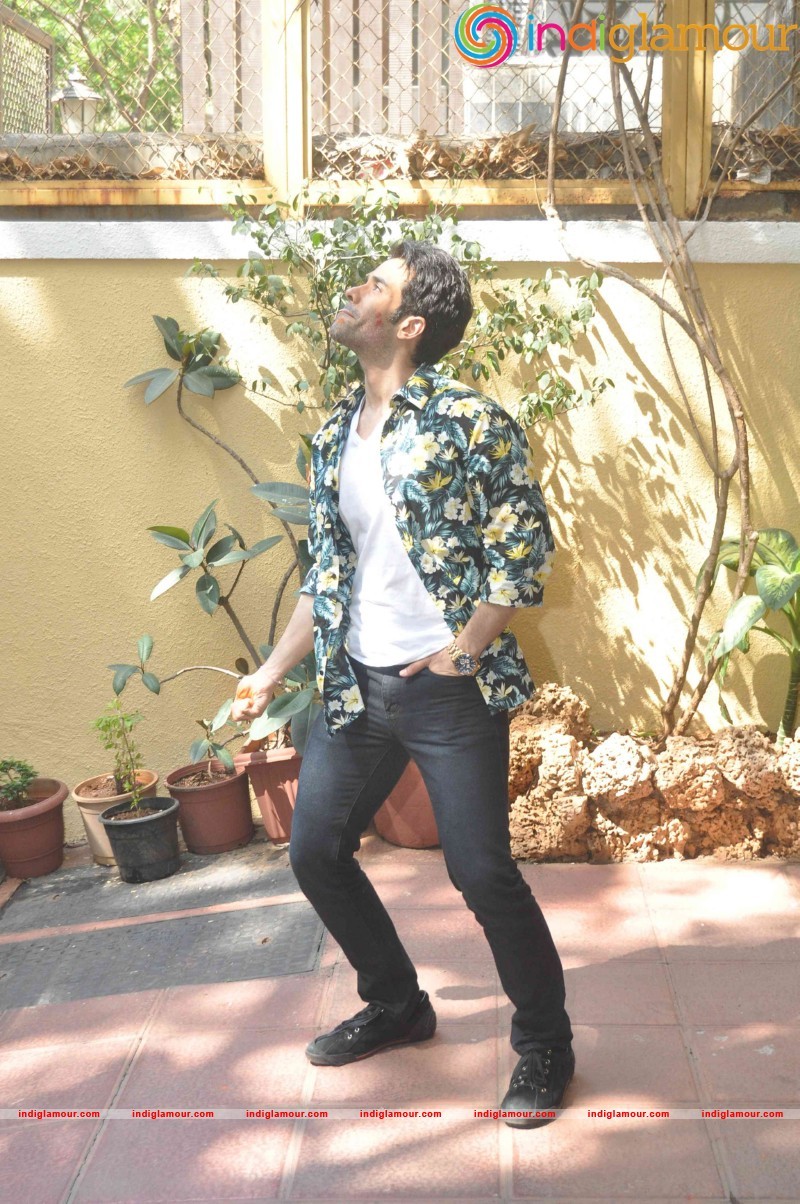 Tusshar Kapoor celebrate Holi at their Juhu residence Event hd photo