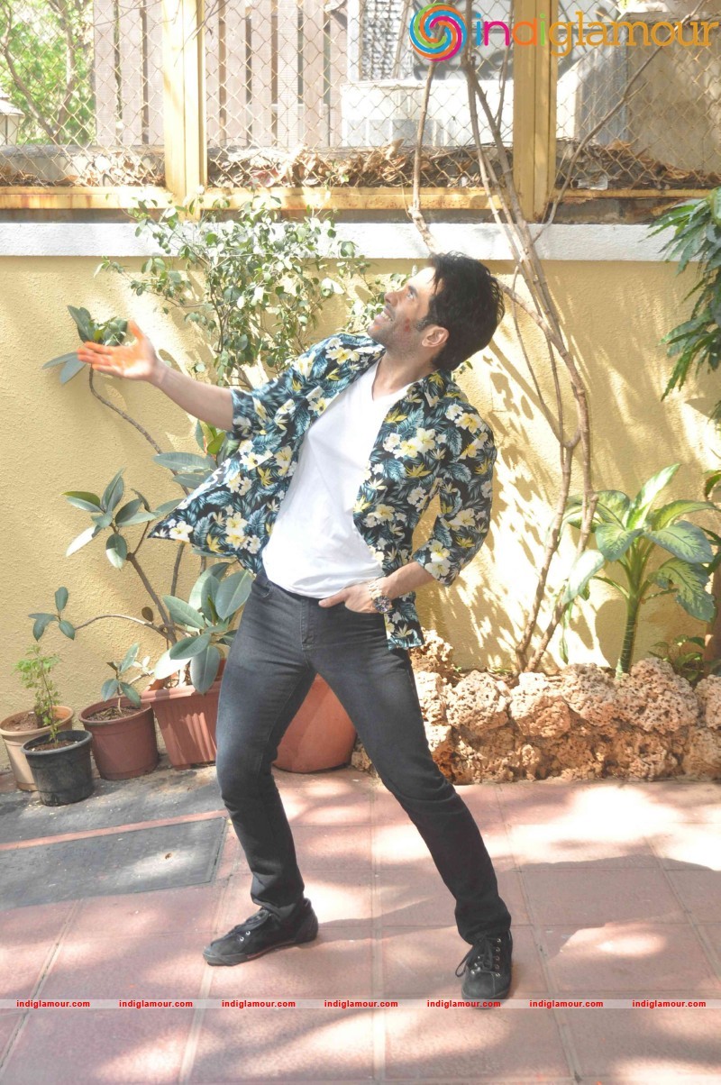 Tusshar Kapoor celebrate Holi at their Juhu residence Event hd photo