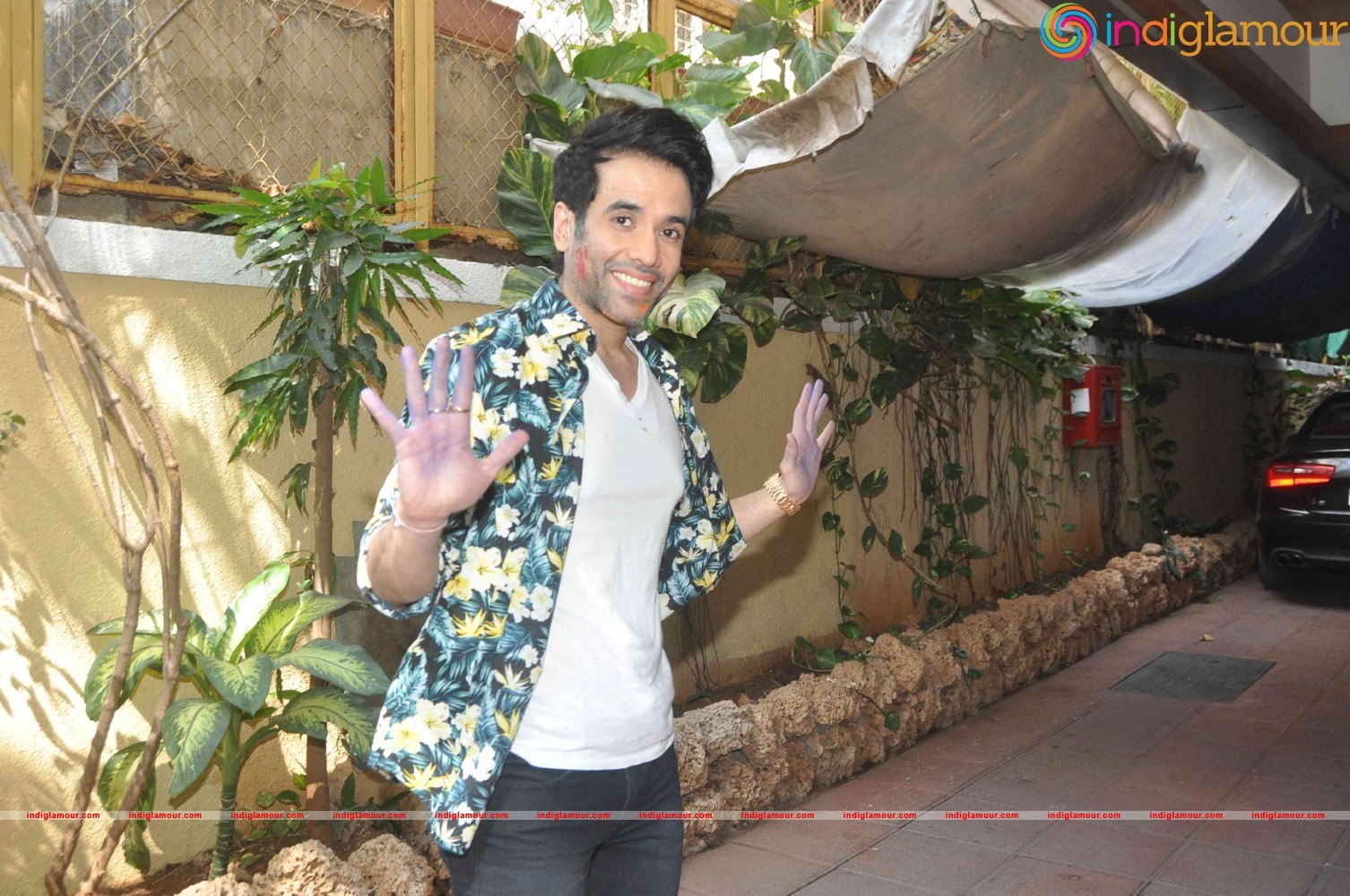 Tusshar Kapoor celebrate Holi at their Juhu residence Event hd photo