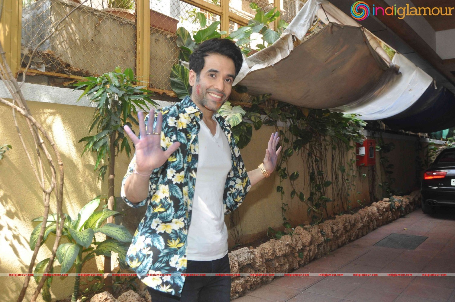 Tusshar Kapoor celebrate Holi at their Juhu residence Event hd photo