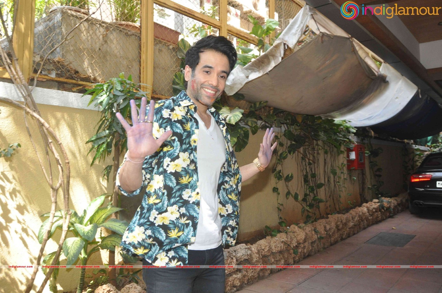 Tusshar Kapoor celebrate Holi at their Juhu residence Event hd photo