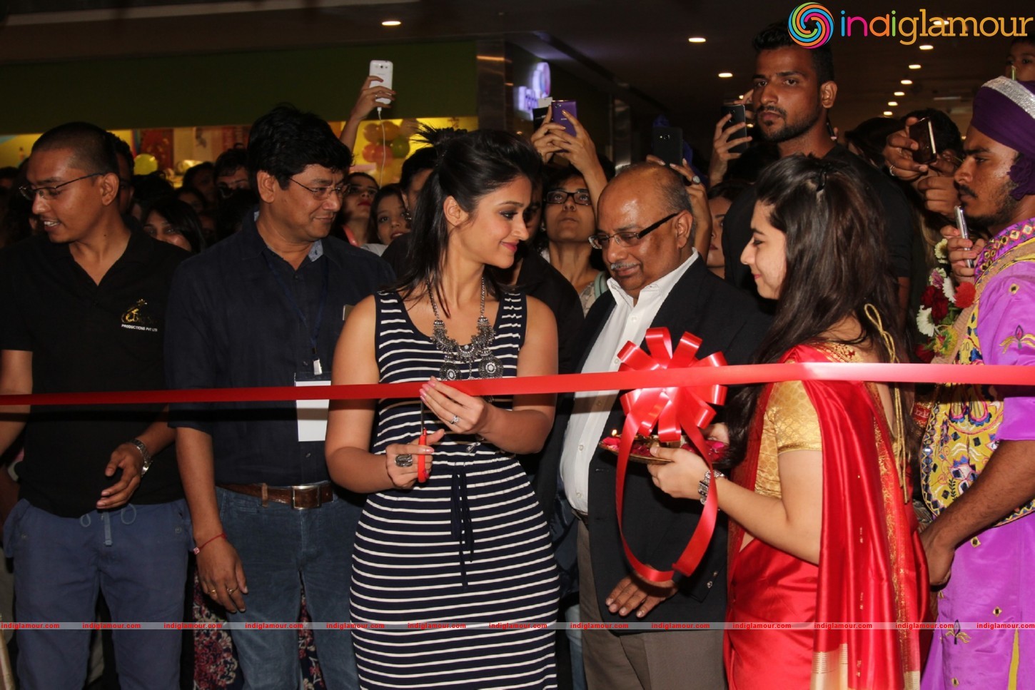 Ileana D Cruz Inagurates Reliance Trends Concept Store Event hd photo