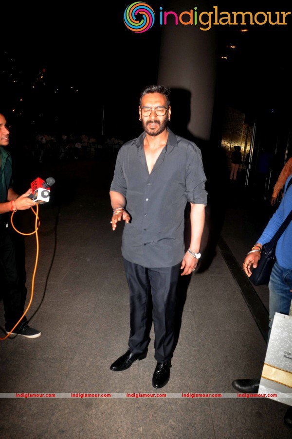 Ajay Devgan Back From Delhi After Receiving Padma Shri Event hd photo